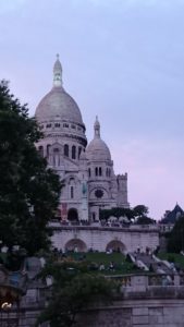 Abendlicher Blick auf Sacre Coeur in Paris