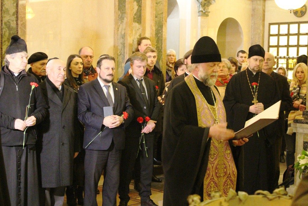 Kapsel mit Erde aus dem KZ Flossenbürg liegt nun in der Gedächtniskirche Aller Heiligen in Minsk