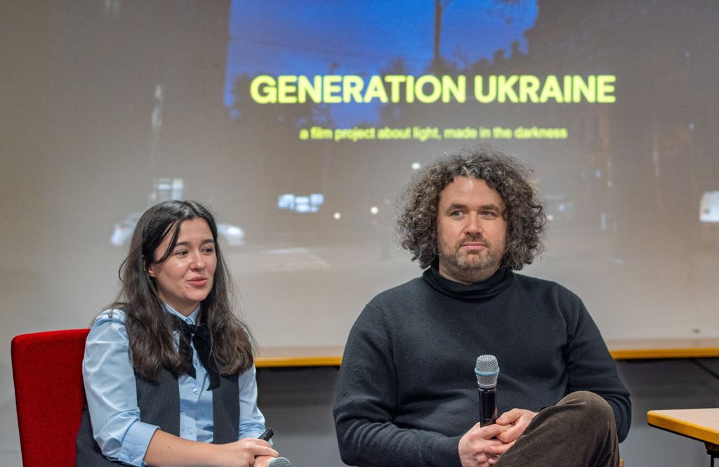 Katia Henrikh (Generation Europe/IBB e.V.) und Roman Blazhan (Minimal Movie) präsentieren im Projekt Generation Europe - The Academy Arbeitsmaterial zum Filmprojekt „Generation Ukraine“.